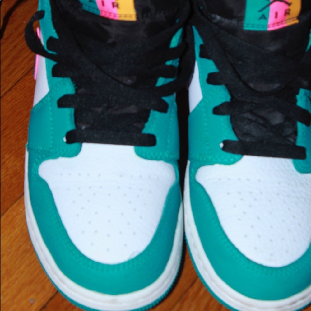 Must Go‼️ Unisex Like New Jordan 1 South Beach. Read Description Below👇 - Picture 3 of 9